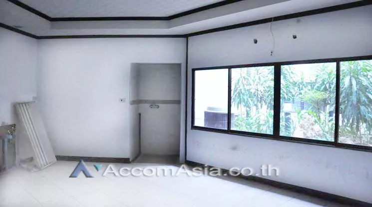 7  Apartment For Rent in Sukhumvit ,Bangkok BTS Nana at Perfect for Pet lovers Apartment, near NIST Intl AA10558